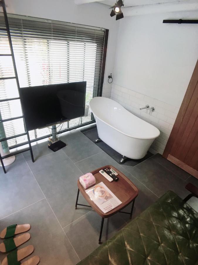 阡陌-浴缸在客廳民宿 Tainan Esterno foto